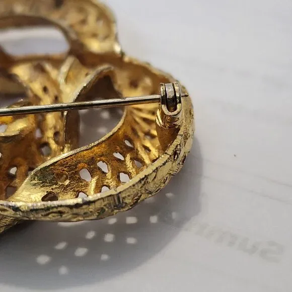 Rare Vintage Signed BSK Gold Tone Triple Ring Pretzel Shaped Basket Weave Brooch